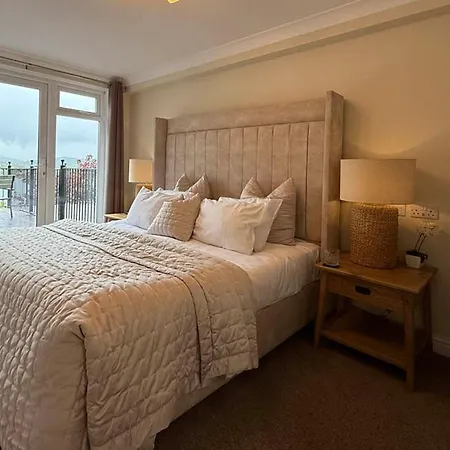 Отель Beech Hill & 4*